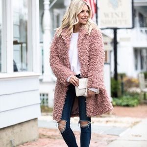 Meet your Posher, Alicia